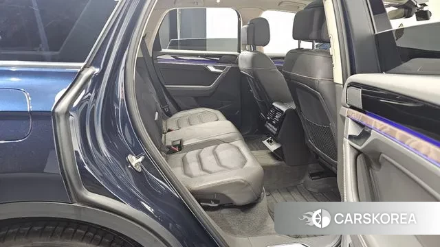 Volkswagen Touareg 3rd generation 2023 Синий из Кореи, фото 3