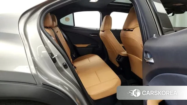 Lexus UX250h 2023 Серебристо-серый из Кореи, фото 3