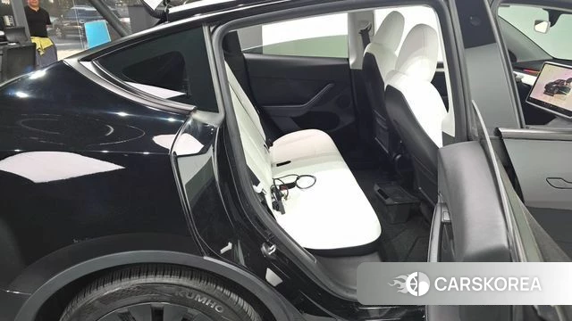 Tesla Model Y 2023 Черный из Кореи, фото 3