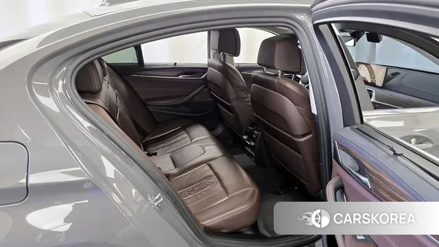 BMW 5 Series (G30) 2022 Серебристо-серый из Кореи, фото 3