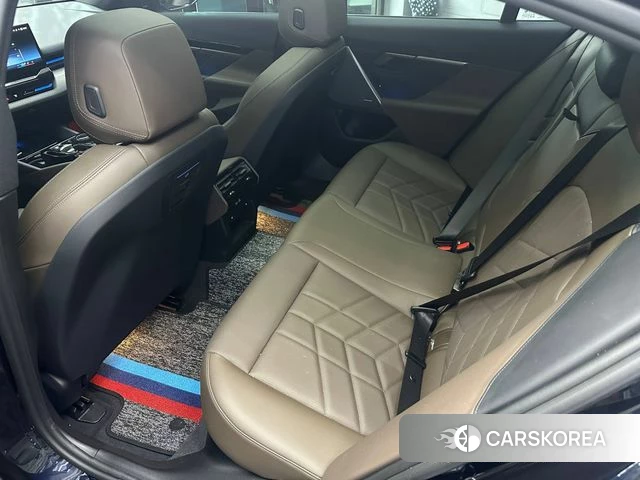 BMW 5 Series (G60) 2023 Синий из Кореи, фото 3