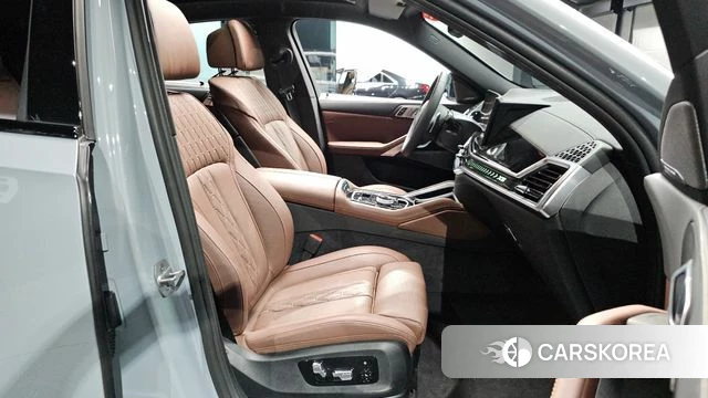 BMW X6 (G06) 2025 Светло-серебряный цвет из Кореи, фото 3