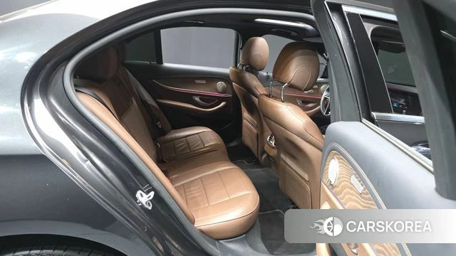 Mercedes-Benz E-Class W213 2021 Серый из Кореи, фото 3