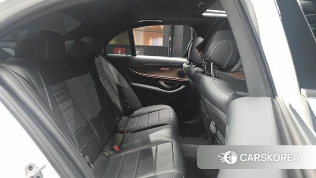 Mercedes-Benz E-Class W213 2023 Белый из Кореи, фото 3