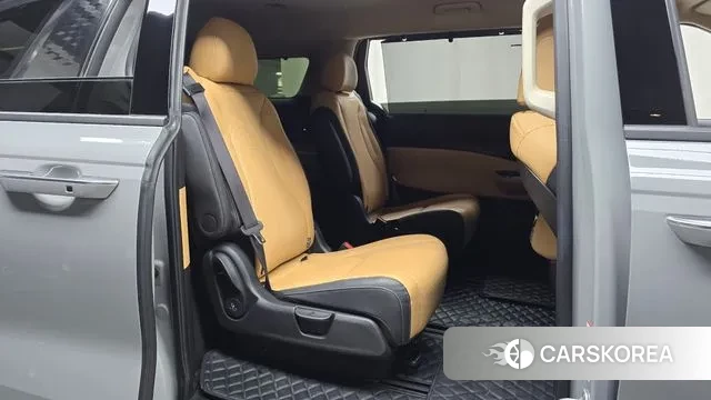 Kia Carnival 4th generation 2023 Серебристо-серый из Кореи, фото 3