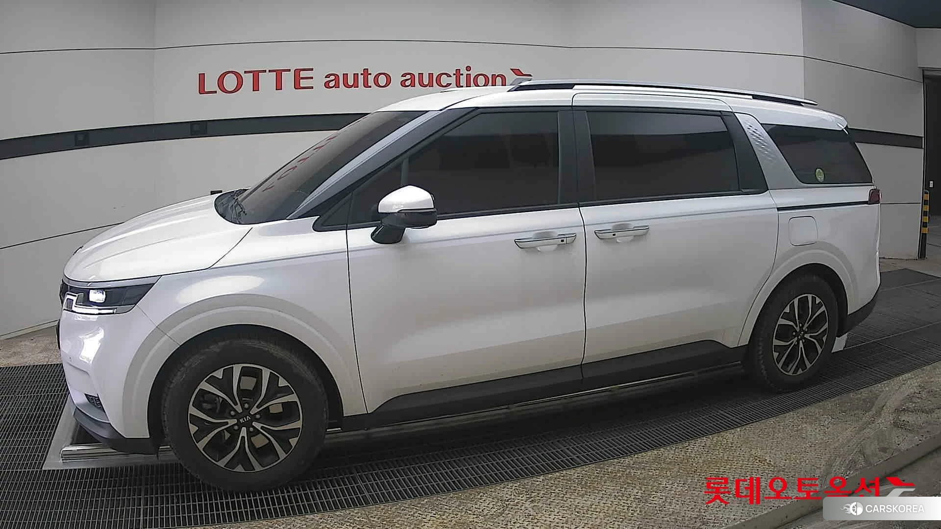 Kia Carnival 2021 Snow White Pearl (optional) из Кореи, фото 3