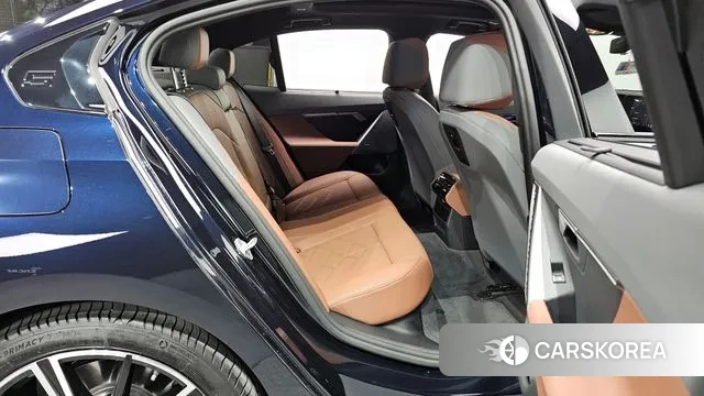 BMW 5 Series (G60) 2025 Черный из Кореи, фото 3