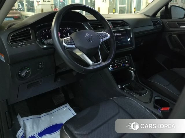 Volkswagen Tiguan Allspace 2023 Серый из Кореи, фото 3