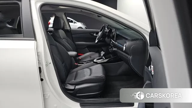 Kia The New K3 2nd generation 2023 Белый из Кореи, фото 3