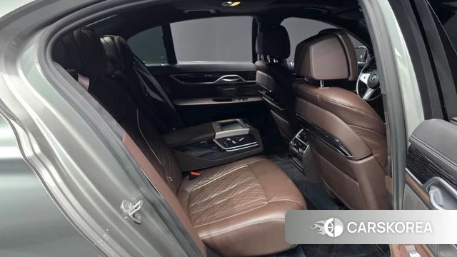BMW 7 Series (G11) 2021 Серебристо-серый из Кореи, фото 3
