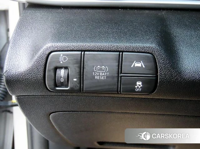 Hyundai Avante Hybrid (CN7) 2021 Серебристо-серый из Кореи, фото 3