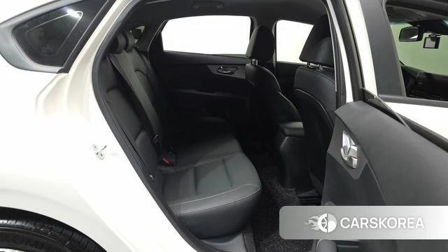 Kia The New K3 2nd generation 2021 Белый из Кореи, фото 3