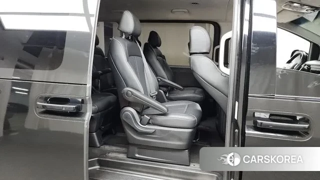 Hyundai Staria 2021 Черный из Кореи, фото 3