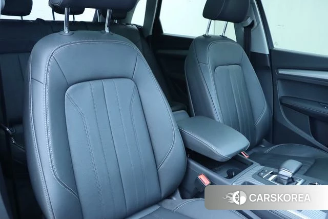 Audi Q5L 2021 Черный из Китая, фото 3