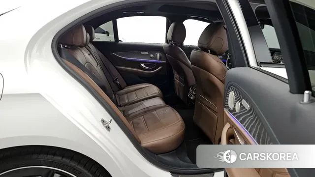 Mercedes-Benz E-Class W213 2023 Белый из Кореи, фото 3