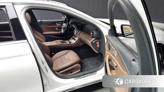 Mercedes-Benz E-Class W213 2022 Белый из Кореи, фото 3