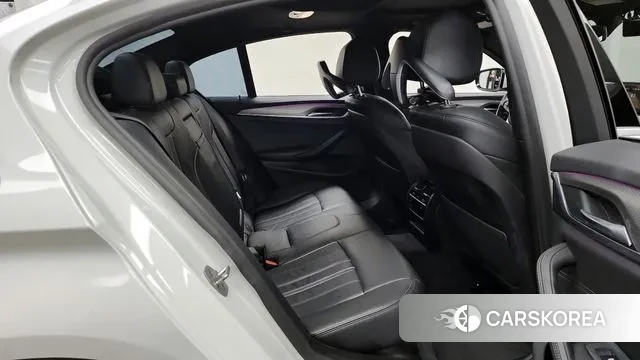 BMW 5 Series (G30) 2018 Белый из Кореи, фото 3