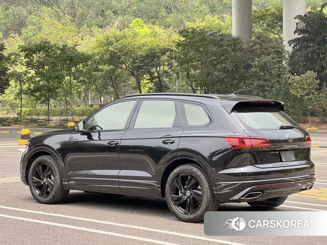 Volkswagen Touareg 2021 Черный из Китая, фото 3