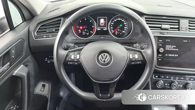 Volkswagen Tiguan second Generation 2018 Белый из Кореи, фото 3