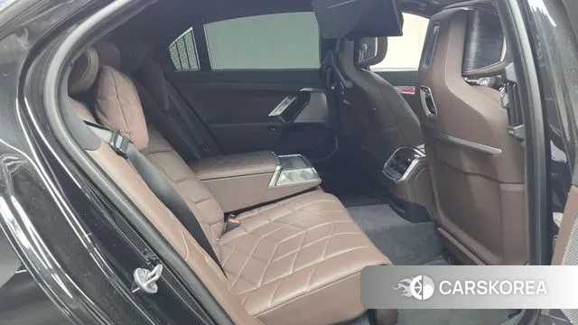 BMW 7 Series (G70) 2023 Черный из Кореи, фото 3