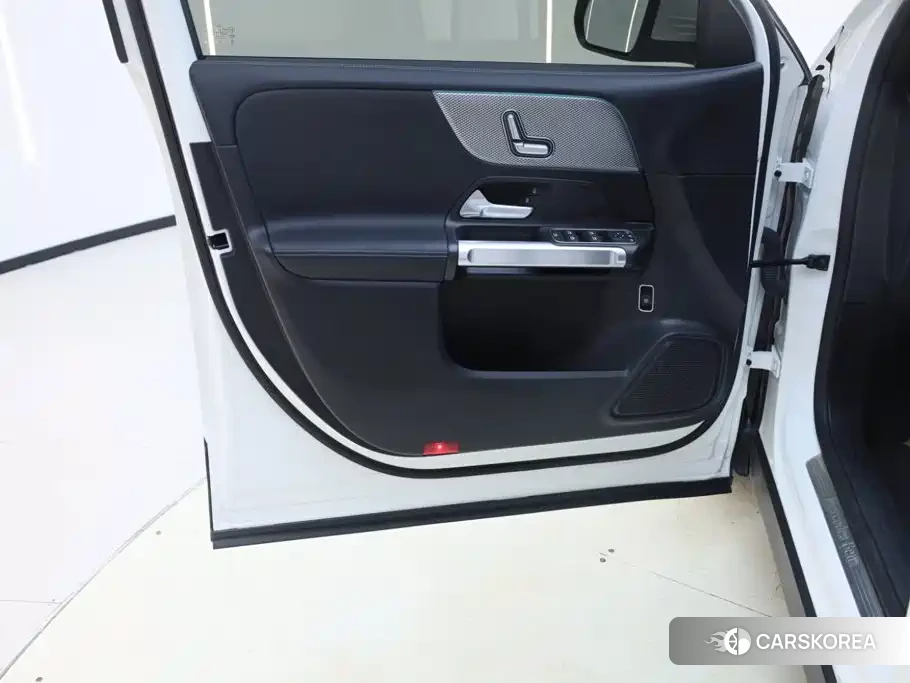 Mercedes-Benz GLB 2023 Белый из Китая, фото 3