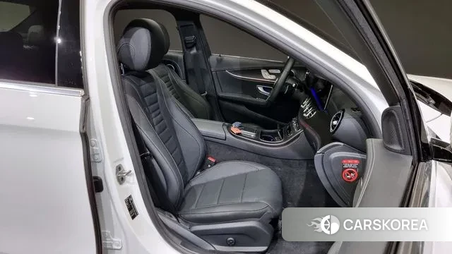 Mercedes-Benz E-Class W213 2023 Белый из Кореи, фото 3