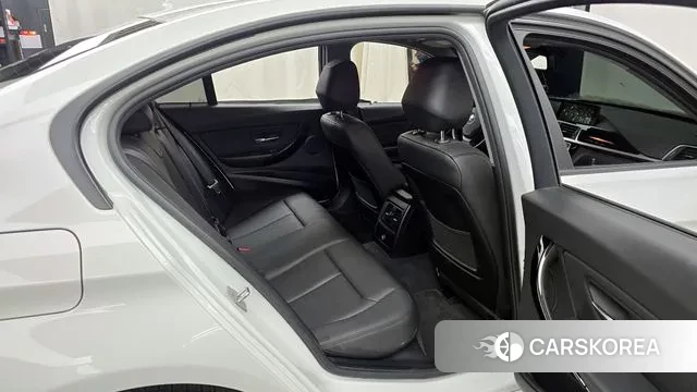 BMW 3 Series (F30) 2018 Белый из Кореи, фото 3