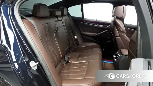 BMW 5 Series (G30) 2023 Черный из Кореи, фото 3