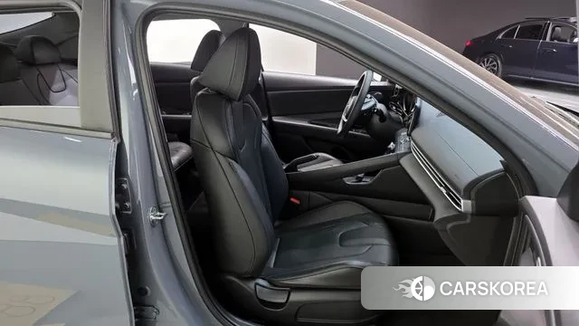 Hyundai Avante (CN7) 2022 Серебристо-серый из Кореи, фото 3