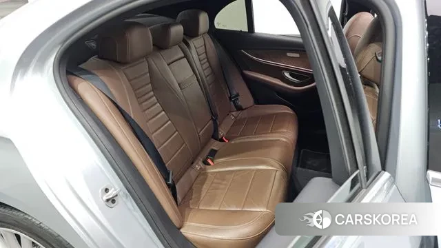 Mercedes-Benz E-Class W213 2021 Серебристо-серый из Кореи, фото 3