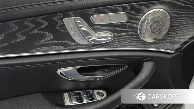 Mercedes-Benz E-Class W213 2021 Белый из Кореи, фото 3