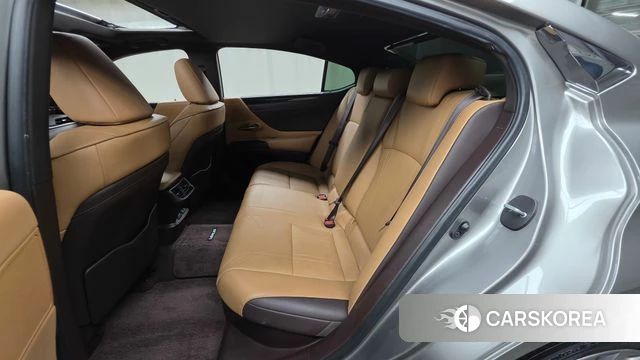 Lexus ES300h 7th generation 2021 Песочный из Кореи, фото 3