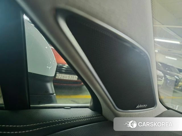 Volkswagen Touareg 3rd generation 2026 Белый из Кореи, фото 3