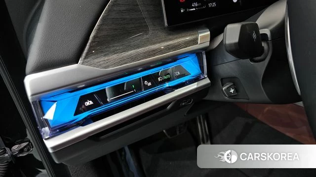 BMW 7 Series (G70) 2024 Черный из Кореи, фото 3