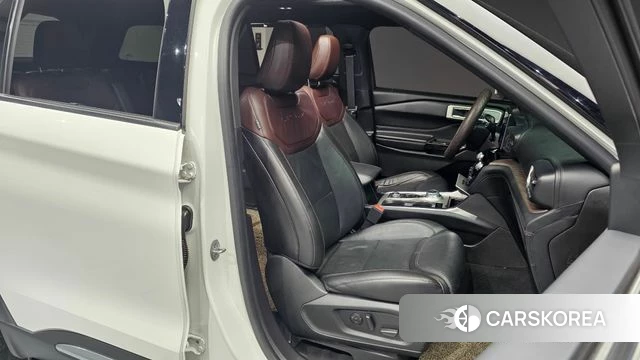 Ford Explorer 6th Generation 2022 Белый из Кореи, фото 3