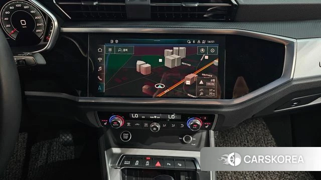 Audi Q3 (F3) 2022 Белый из Кореи, фото 3