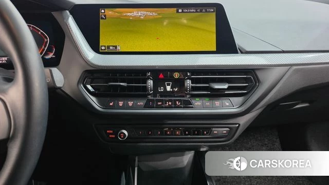 BMW 1 Series (F40) 2021 Белый из Кореи, фото 3