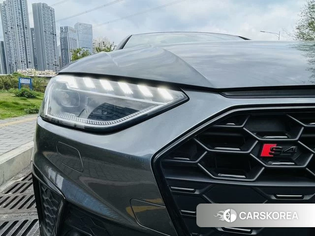 Audi S4 2024 Темно-серый из Китая, фото 3
