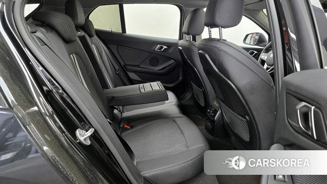 BMW 1 Series (F40) 2023 Черный из Кореи, фото 3