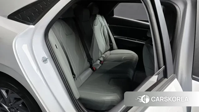 Hyundai The New Avante (CN7) 2023 Белый из Кореи, фото 3