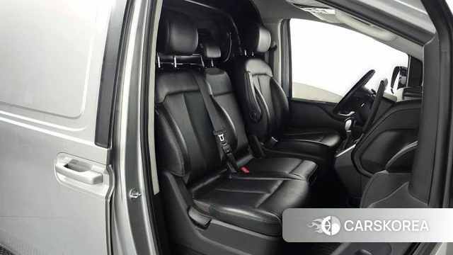 Hyundai Staria 2022 Серебристо-серый из Кореи, фото 3