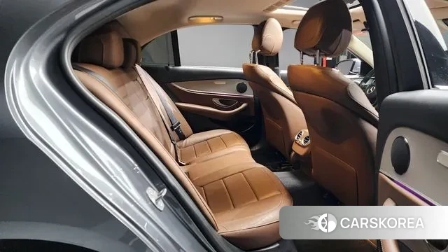 Mercedes-Benz E-Class W213 2018 Серый из Кореи, фото 3