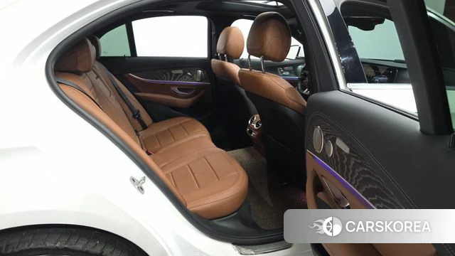Mercedes-Benz E-Class W213 2021 Белый из Кореи, фото 3