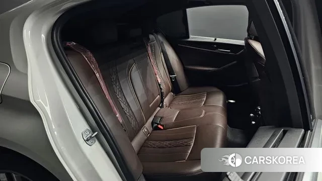 BMW 5 Series (G30) 2018 Белый из Кореи, фото 3