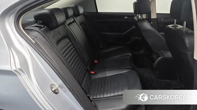 Volkswagen Passat GT (B8) 2018 Серебристо-серый из Кореи, фото 3