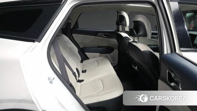 Kia Sportage 5th Generation Hybrid 2023 Белый из Кореи, фото 3