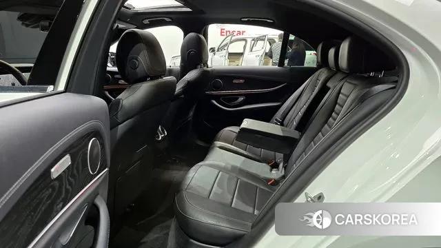 Mercedes-Benz E-Class W213 2022 Белый из Кореи, фото 3