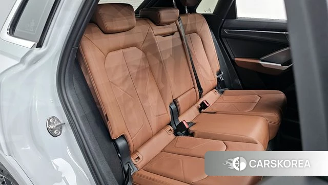 Audi Q3 (F3) 2023 Белый из Кореи, фото 3