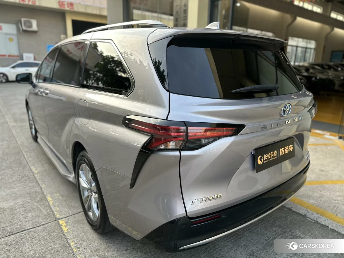 Toyota Saina 2021 Серебристо-серый из Китая, фото 3