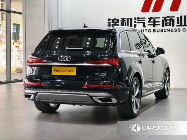 Audi Q7 2020 Черный из Китая, фото 3